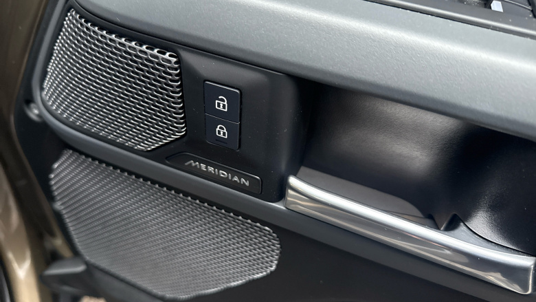 Land Rover Defender 3.0 D250 X-Dynamic SE 110 5dr Auto Diesel Estate